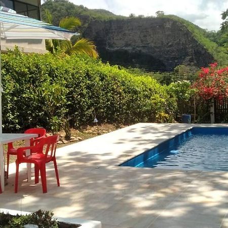 Casa Familiar Y De Descanso Villa Lorenza - Apulo Cund. Eksteriør billede