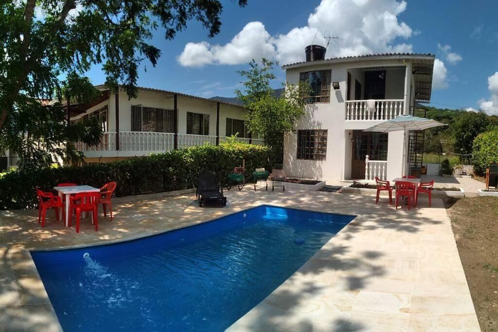 Casa Familiar Y De Descanso Villa Lorenza - Apulo Cund. Eksteriør billede