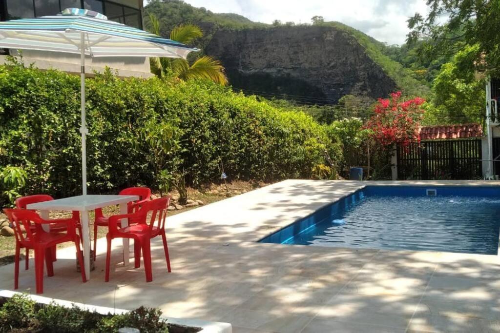 Casa Familiar Y De Descanso Villa Lorenza - Apulo Cund. Eksteriør billede