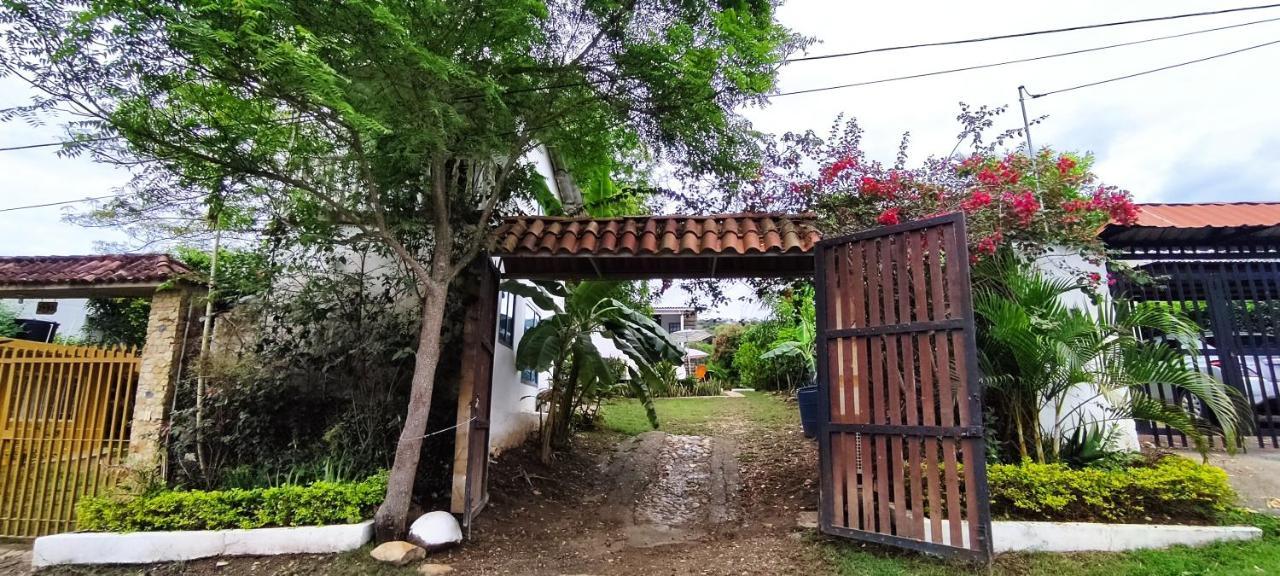 Casa Familiar Y De Descanso Villa Lorenza - Apulo Cund. Eksteriør billede